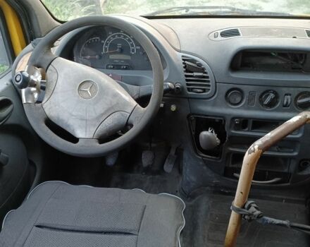 Желтый Мерседес Sprinter, объемом двигателя 2.2 л и пробегом 460 тыс. км за 5300 $, фото 5 на Automoto.ua