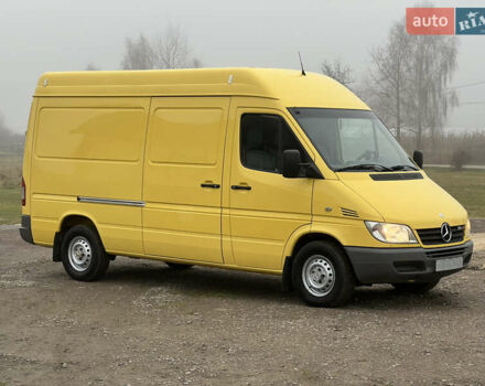 Желтый Мерседес Sprinter, объемом двигателя 2.7 л и пробегом 370 тыс. км за 10700 $, фото 2 на Automoto.ua