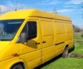 Желтый Мерседес Sprinter, объемом двигателя 2.2 л и пробегом 400 тыс. км за 3900 $, фото 5 на Automoto.ua