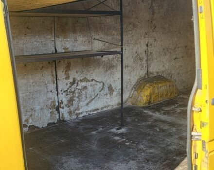 Желтый Мерседес Sprinter, объемом двигателя 2.2 л и пробегом 400 тыс. км за 3900 $, фото 10 на Automoto.ua