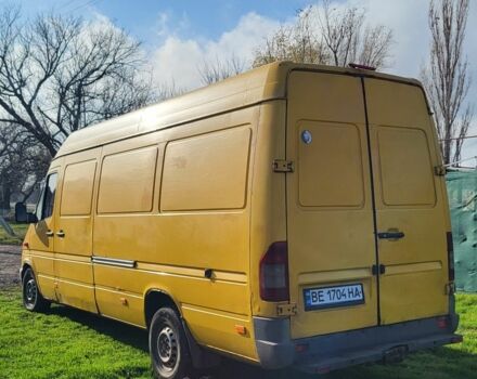 Желтый Мерседес Sprinter, объемом двигателя 2.2 л и пробегом 400 тыс. км за 3900 $, фото 4 на Automoto.ua