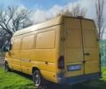 Желтый Мерседес Sprinter, объемом двигателя 2.2 л и пробегом 400 тыс. км за 3900 $, фото 4 на Automoto.ua