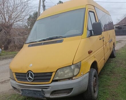 Желтый Мерседес Sprinter, объемом двигателя 2.2 л и пробегом 460 тыс. км за 5300 $, фото 2 на Automoto.ua