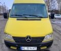 Желтый Мерседес Sprinter, объемом двигателя 2.1 л и пробегом 345 тыс. км за 7800 $, фото 1 на Automoto.ua