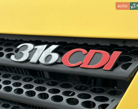 Желтый Мерседес Sprinter, объемом двигателя 2.7 л и пробегом 370 тыс. км за 10700 $, фото 46 на Automoto.ua