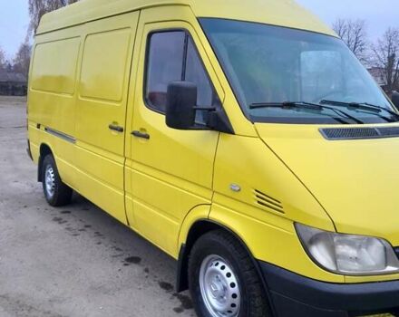 Желтый Мерседес Sprinter, объемом двигателя 2.1 л и пробегом 345 тыс. км за 7800 $, фото 1 на Automoto.ua