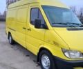 Желтый Мерседес Sprinter, объемом двигателя 2.1 л и пробегом 345 тыс. км за 7800 $, фото 1 на Automoto.ua