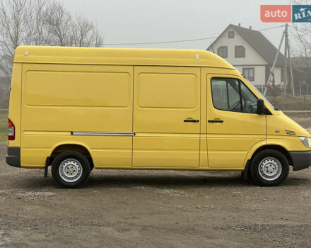 Желтый Мерседес Sprinter, объемом двигателя 2.7 л и пробегом 370 тыс. км за 10700 $, фото 4 на Automoto.ua
