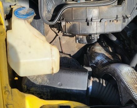 Желтый Мерседес Sprinter, объемом двигателя 2.2 л и пробегом 400 тыс. км за 3900 $, фото 12 на Automoto.ua