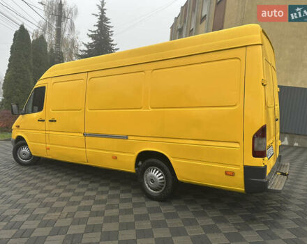 Желтый Мерседес Sprinter, объемом двигателя 2.15 л и пробегом 555 тыс. км за 8000 $, фото 3 на Automoto.ua
