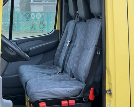 Желтый Мерседес Sprinter, объемом двигателя 2.7 л и пробегом 370 тыс. км за 10700 $, фото 24 на Automoto.ua