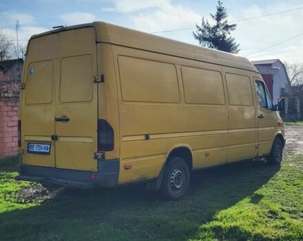 Желтый Мерседес Sprinter, объемом двигателя 2.2 л и пробегом 400 тыс. км за 3900 $, фото 2 на Automoto.ua