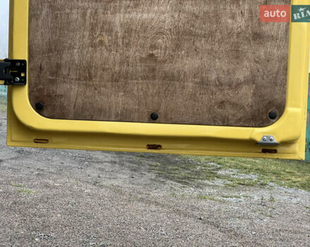 Желтый Мерседес Sprinter, объемом двигателя 2.7 л и пробегом 370 тыс. км за 10700 $, фото 38 на Automoto.ua