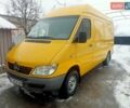 Желтый Мерседес Sprinter, объемом двигателя 2.1 л и пробегом 538 тыс. км за 9450 $, фото 1 на Automoto.ua