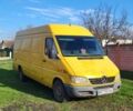 Желтый Мерседес Sprinter, объемом двигателя 2.2 л и пробегом 400 тыс. км за 3900 $, фото 6 на Automoto.ua