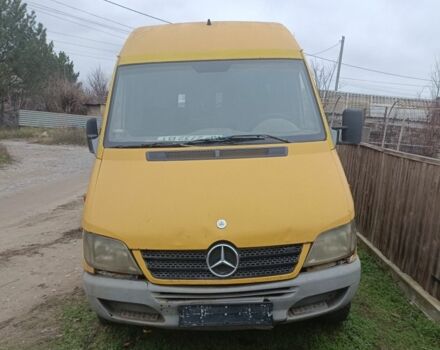 Желтый Мерседес Sprinter, объемом двигателя 2.2 л и пробегом 460 тыс. км за 5300 $, фото 1 на Automoto.ua