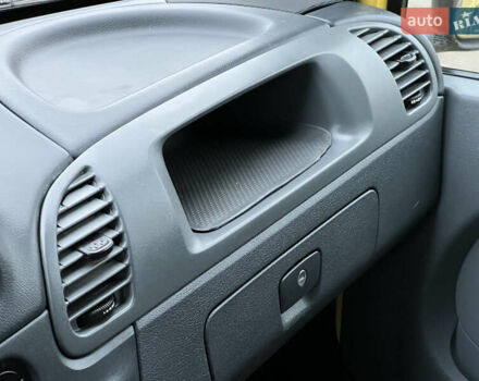 Желтый Мерседес Sprinter, объемом двигателя 2.7 л и пробегом 370 тыс. км за 10700 $, фото 60 на Automoto.ua