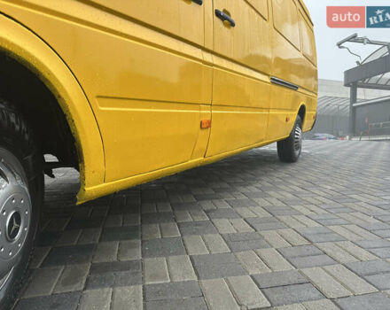 Желтый Мерседес Sprinter, объемом двигателя 2.15 л и пробегом 555 тыс. км за 8000 $, фото 6 на Automoto.ua