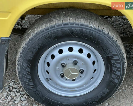 Желтый Мерседес Sprinter, объемом двигателя 2.7 л и пробегом 370 тыс. км за 10700 $, фото 47 на Automoto.ua