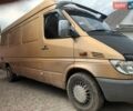Желтый Мерседес Sprinter, объемом двигателя 2.2 л и пробегом 150 тыс. км за 5000 $, фото 1 на Automoto.ua