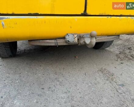 Желтый Мерседес Sprinter, объемом двигателя 2.1 л и пробегом 573 тыс. км за 5700 $, фото 3 на Automoto.ua