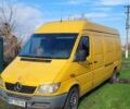 Желтый Мерседес Sprinter, объемом двигателя 2.2 л и пробегом 400 тыс. км за 3900 $, фото 7 на Automoto.ua
