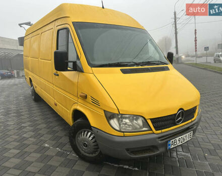 Желтый Мерседес Sprinter, объемом двигателя 2.15 л и пробегом 555 тыс. км за 8000 $, фото 1 на Automoto.ua