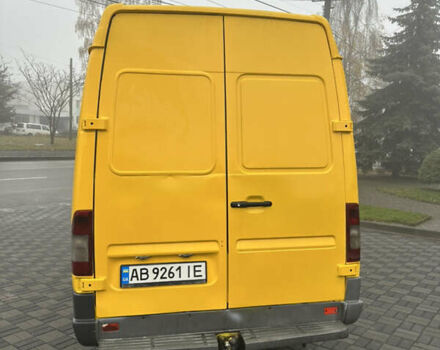 Желтый Мерседес Sprinter, объемом двигателя 2.15 л и пробегом 555 тыс. км за 8000 $, фото 2 на Automoto.ua