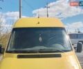 Желтый Мерседес Sprinter, объемом двигателя 2.7 л и пробегом 300 тыс. км за 8400 $, фото 1 на Automoto.ua