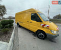 Желтый Мерседес Sprinter, объемом двигателя 2.7 л и пробегом 175 тыс. км за 19900 $, фото 1 на Automoto.ua