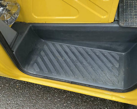 Жовтий Мерседес Sprinter, об'ємом двигуна 2.1 л та пробігом 380 тис. км за 8950 $, фото 47 на Automoto.ua