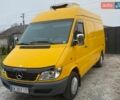 Желтый Мерседес Sprinter, объемом двигателя 2.15 л и пробегом 200 тыс. км за 7500 $, фото 1 на Automoto.ua