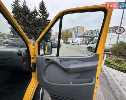Жовтий Мерседес Sprinter, об'ємом двигуна 0 л та пробігом 175 тис. км за 22750 $, фото 18 на Automoto.ua
