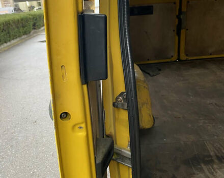 Жовтий Мерседес Sprinter, об'ємом двигуна 2.1 л та пробігом 380 тис. км за 8950 $, фото 32 на Automoto.ua