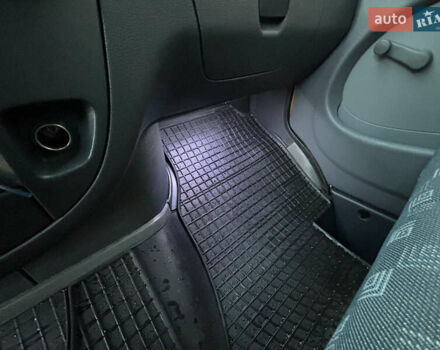 Мерседес Sprinter 2006 у Рівному на Automoto.ua Жовтий Мерседес Sprinter, об'ємом двигуна 2.2 л та пробігом 377 тис. км за 11450 $, фото 32 на Automoto.ua