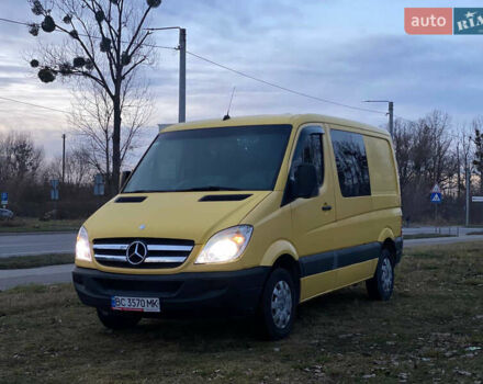 Желтый Мерседес Sprinter, объемом двигателя 2.14 л и пробегом 325 тыс. км за 8700 $, фото 2 на Automoto.ua