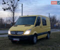 Желтый Мерседес Sprinter, объемом двигателя 2.14 л и пробегом 325 тыс. км за 8700 $, фото 2 на Automoto.ua