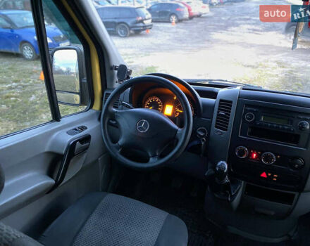 Желтый Мерседес Sprinter, объемом двигателя 2.14 л и пробегом 325 тыс. км за 8700 $, фото 8 на Automoto.ua