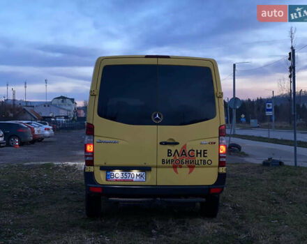 Желтый Мерседес Sprinter, объемом двигателя 2.14 л и пробегом 325 тыс. км за 8700 $, фото 4 на Automoto.ua