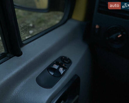 Желтый Мерседес Sprinter, объемом двигателя 2.14 л и пробегом 325 тыс. км за 8700 $, фото 13 на Automoto.ua