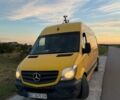 Желтый Мерседес Sprinter, объемом двигателя 2.14 л и пробегом 473 тыс. км за 12500 $, фото 1 на Automoto.ua