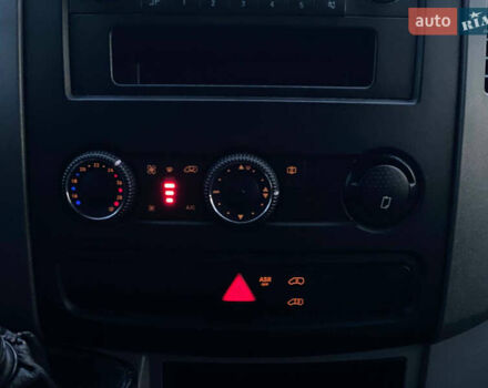 Желтый Мерседес Sprinter, объемом двигателя 2.14 л и пробегом 325 тыс. км за 8700 $, фото 11 на Automoto.ua