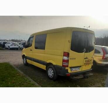 Желтый Мерседес Sprinter, объемом двигателя 2.2 л и пробегом 328 тыс. км за 10500 $, фото 2 на Automoto.ua