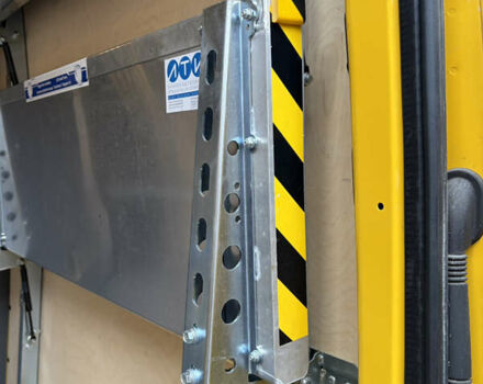 Жовтий Мерседес Sprinter, об'ємом двигуна 0 л та пробігом 63 тис. км за 18997 $, фото 6 на Automoto.ua