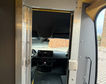 Желтый Мерседес Sprinter, объемом двигателя 0 л и пробегом 63 тыс. км за 45000 $, фото 9 на Automoto.ua