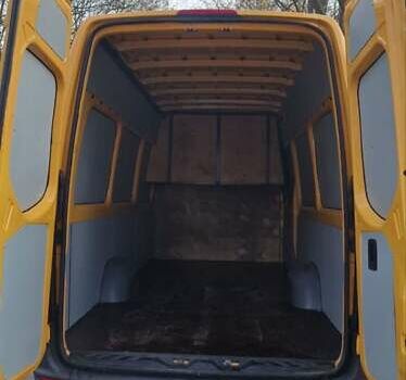 Желтый Мерседес Sprinter, объемом двигателя 3 л и пробегом 330 тыс. км за 38500 $, фото 30 на Automoto.ua