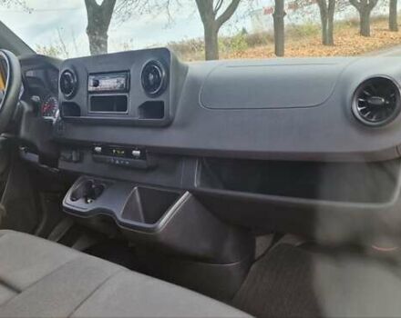 Желтый Мерседес Sprinter, объемом двигателя 3 л и пробегом 330 тыс. км за 38500 $, фото 31 на Automoto.ua