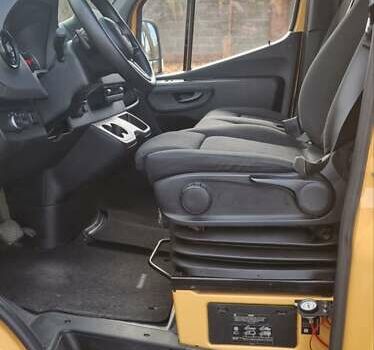 Желтый Мерседес Sprinter, объемом двигателя 3 л и пробегом 330 тыс. км за 38500 $, фото 24 на Automoto.ua