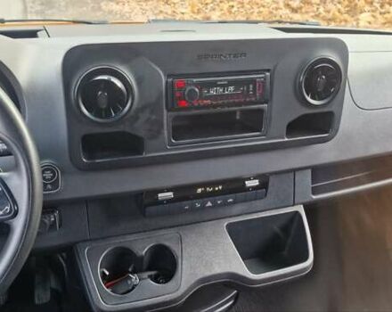 Желтый Мерседес Sprinter, объемом двигателя 3 л и пробегом 330 тыс. км за 38500 $, фото 29 на Automoto.ua