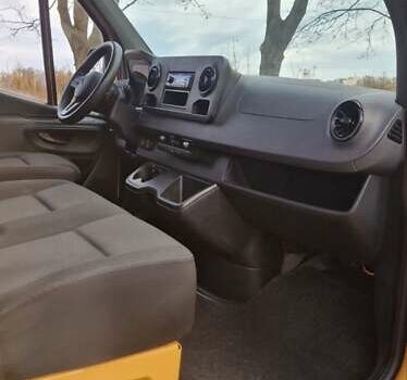 Желтый Мерседес Sprinter, объемом двигателя 3 л и пробегом 330 тыс. км за 38500 $, фото 25 на Automoto.ua